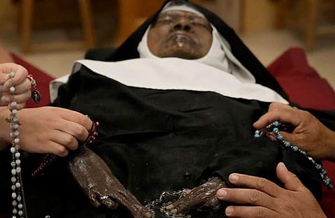 കന്യാസ്ത്രീ വിൽഹെൽമിന ലങ്കാസ്റ്റർ, ട്വിറ്റർ