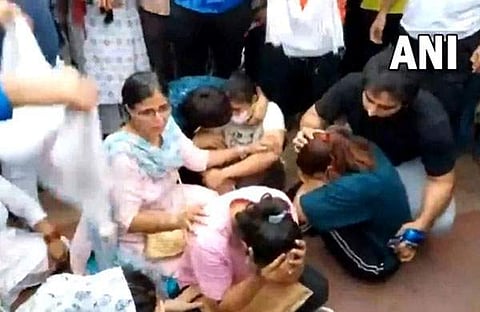 മെഡലുകള് ഒഴുക്കാന് ഗംഗാതീരത്ത് എത്തിയ ഗുസ്തി താരങ്ങള്