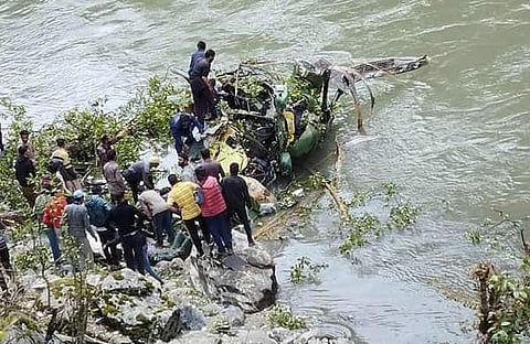 സൈനിക ഹെലികോപ്റ്റര് തകര്ന്നുവീണ ദൃശ്യം, ട്വിറ്റര്