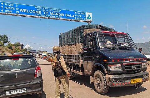 കൂടുതല് സൈന്യത്തെ സ്ഥലത്തേക്ക് എത്തിക്കുന്നു/ പിടിഐ