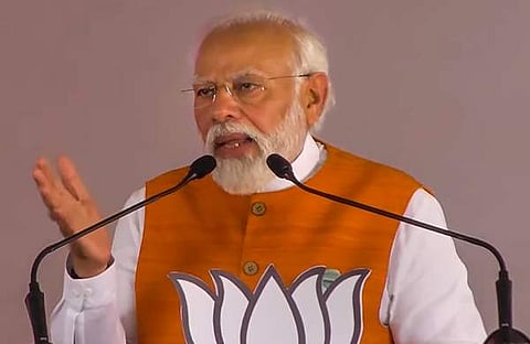 പ്രധാനമന്ത്രി ബെല്ലാരിയില് പ്രസംഗിക്കുന്നു/ പിടിഐ