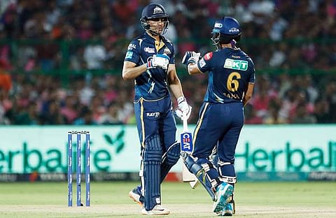 ഗുജറാത്ത് ടൈറ്റൻസ് താരങ്ങളായ ശുഭ്മാൻ ഗില്ലും വൃദ്ധിമാൻ സാഹയും/ എഎൻഎ