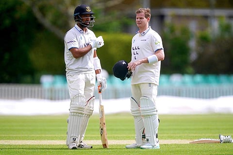 പൂജാരയും സ്മിത്തും ബാറ്റിങിനിടെ/ ട്വിറ്റർ