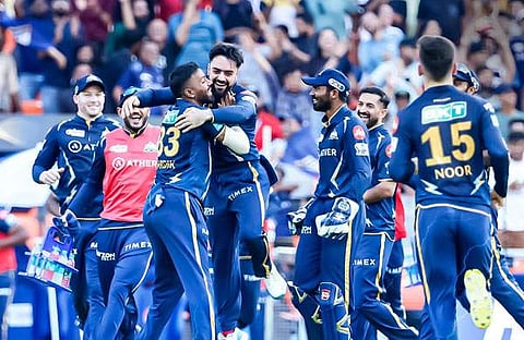 ലഖ്നൗവിനെതിരായ വിജയം ആഘോഷിക്കുന്ന ഗുജറാത്ത് താരങ്ങള്