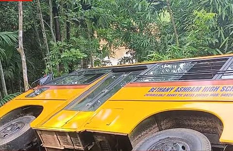 പത്തനംതിട്ടയില് സ്കൂള് ബസ് മറിഞ്ഞപ്പോള്, സ്ക്രീന്ഷോട്ട്