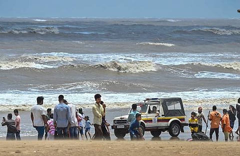 മുംബൈ ജൂഹു ബീച്ചിൽ നിന്നുള്ള ദൃശ്യം/ പിടിഐ