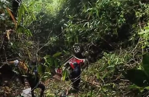 പൊന്മുടിയില് നിയന്ത്രണം വിട്ട് കാര് താഴ്ചയിലേക്ക് മറിഞ്ഞ നിലയില്, വീഡിയോ സ്ക്രീന്ഷോട്ട്