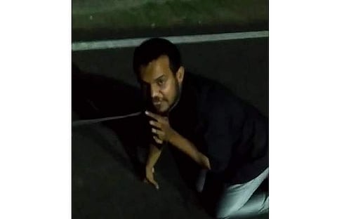 യുവാവിനോട് പട്ടിയെ പോലെ കുരയ്ക്കാന് ആക്രോശിക്കുന്ന ദൃശ്യം