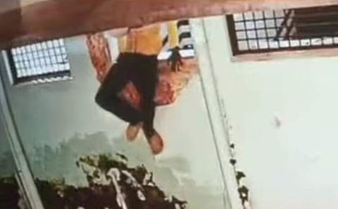 ശുചിമുറി ജനല് തകര്ത്ത ശേഷം പുറത്തേക്ക് ചാടുന്ന കുട്ടികളുടെ സിസിടിവി ദൃശ്യം