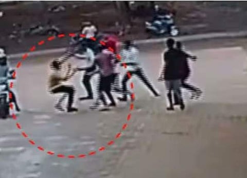 മര്ദനത്തിന്റെ സിസിടിവി ദൃശ്യം/ ടെലിവിഷന് വീഡിയോ സ്ക്രീന്ഷോട്ട്