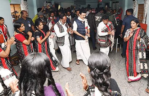 ഗോത്ര വിഭാഗങ്ങള്ക്കൊപ്പം നൃത്ത ചുവടുവെയ്ക്കുന്ന മുഖ്യമന്ത്രി എം കെ സ്റ്റാലിന്, ഫയൽ/ എക്സ്പ്രസ്