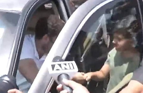 രാഹുല് ഗാന്ധിയുടെ വാഹനം തടഞ്ഞപ്പോള്/ വീഡിയോ ദൃശ്യം