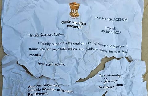 കീറിയെറിഞ്ഞ രാജിക്കത്ത്/ ട്വിറ്റര്