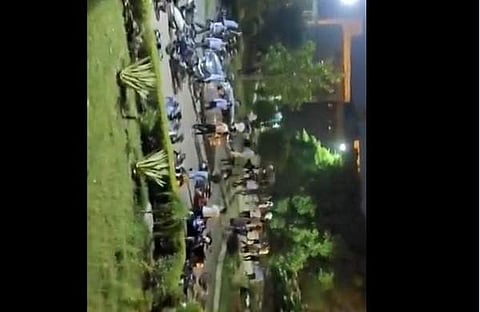 സെക്യൂരിറ്റി ജീവനക്കാരും വിദ്യാര്ഥികളും തമ്മില് ഏറ്റുമുട്ടിയപ്പോള്, സ്ക്രീന്ഷോട്ട്