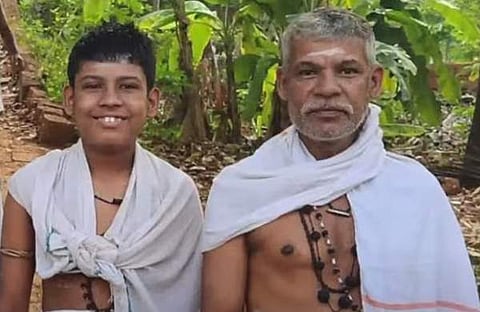 കുളത്തില് മുങ്ങിമരിച്ച അച്ഛനും മകനും