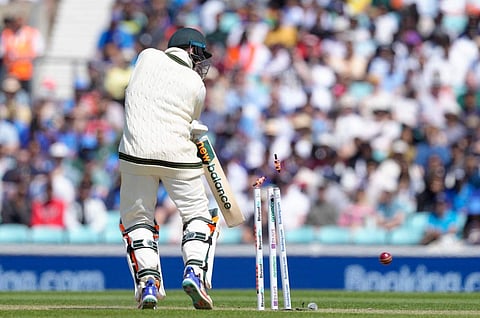 ശാർദുൽ ഠാക്കൂറിന്റെ പന്തിൽ സ്മിത്ത് ക്ലീൻ ബൗൾഡായപ്പോൾ/ പിടിഐ