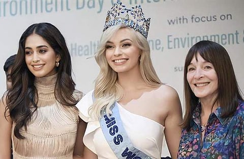 കരലീന ബിയെലവ്സ്ക/ മിസ് വേൾഡ് വെബ്സൈറ്റ്