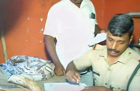 പിടികൂടിയ ആനക്കൊമ്പ്