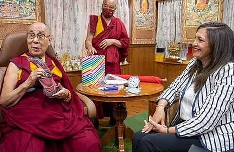 ഉസ്ര സേയ ദലൈ ലാമയ്ക്കൊപ്പം/ട്വിറ്റര്