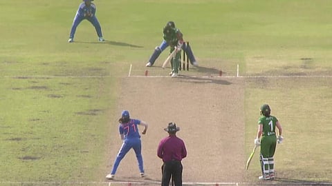 ബംഗ്ലാദേശിനെതിരെ മിന്നുവിന്റെ ബൗളിങ്/ ട്വിറ്റർ