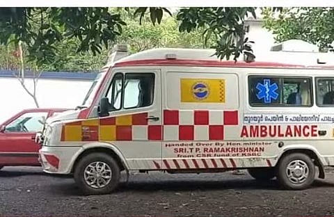 പൊലീസ് കസ്റ്റഡിയിലെടുത്ത ആംബുലന്സ്