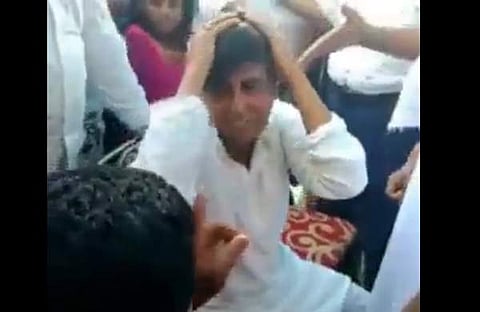 തല്ലരുതെന്ന് അപേക്ഷിക്കുന്ന വരന്റെ ദൃശ്യം, സ്ക്രീന്ഷോട്ട്