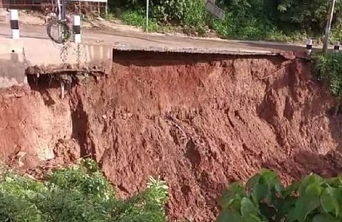 തകര്ന്ന മാറനല്ലൂര് പാലം അപ്രോച്ച് റോഡ്