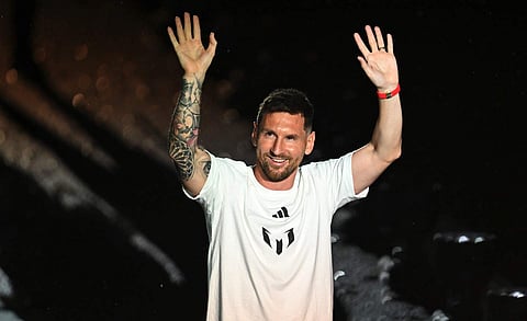 ആരാധകരെ അഭിവാദ്യം ചെയ്യുന്ന മെസി/ എഎഫ്പി