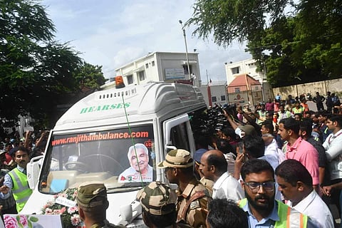 ഉമ്മന്ചാണ്ടിയുടെ മൃതദേഹവുമായുള്ള വിലാപയാത്ര