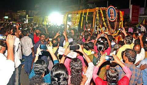 ഉമ്മന്ചാണ്ടിയുടെ വിലാപയാത്ര/ എക്സ്പ്രസ്