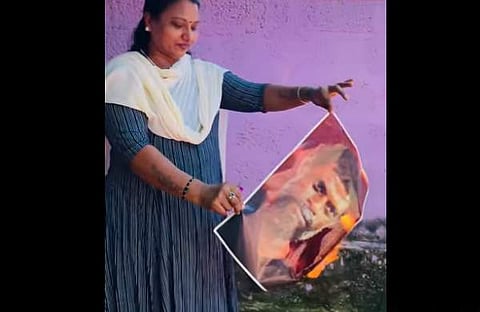 വിനായകന്റെ ചിത്രം കത്തിച്ച് കോണ്ഗ്രസ് പ്രവര്ത്തകയുടെ പ്രതിഷേധം, സ്ക്രീന്ഷോട്ട്