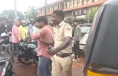 പ്രതികളിലൊരാളെ പൊലിസ് അറസ്റ്റ് ചെയ്യുന്നു/ ടെലിവിഷന് ചിത്രം