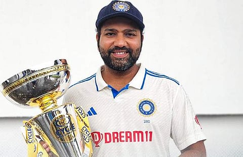 ഇന്ത്യന് ക്യാപ്റ്റന് രോഹിത് കിരീടവുമായി, image credit: bcci