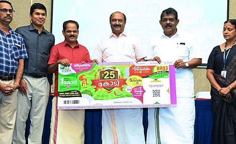 തിരുവോണം ബംപര് ലോട്ടറി പ്രകാശനം ചെയ്യുന്ന ചടങ്ങ്, മന്ത്രി കെ എന് ബാലഗോപാല് ഫെയ്സ്ബുക്കില് പങ്കുവെച്ച ചിത്രം