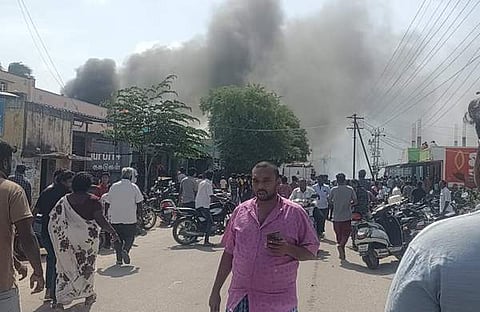 കൃഷ്ണഗിരിയില് പടക്കക്കടയ്ക്കു തീപിടിച്ചുണ്ടായ അപകടം/ട്വിറ്റര്