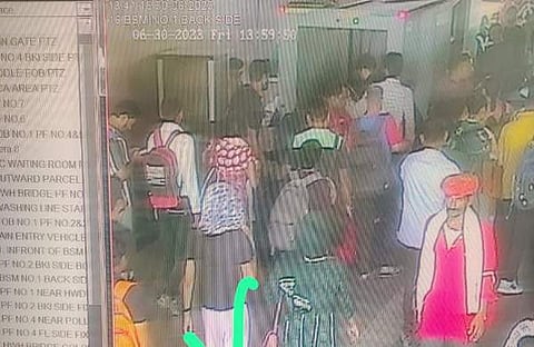 കാണാതായ അധ്യാപികയുടെയും പതിനേഴുകാരിയുടെയും സിസിടിവി ദൃശ്യം