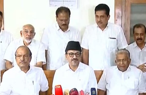 പാണക്കാട് സാദിഖലി ശിഹാബ് തങ്ങളുടെ നേതൃത്വത്തില് ലീഗ് നേതാക്കള് മാധ്യമങ്ങളെ കാണുന്നു, സ്ക്രീന്ഷോട്ട്