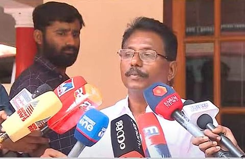 കെ അനില്കുമാര് മാധ്യമങ്ങളെ കാണുന്നു