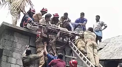 മിഥുനെ രക്ഷപ്പെടുത്തുന്നു