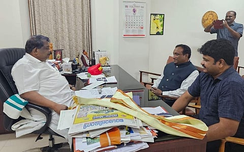 ആന്റണി രാജു ഫെയ്സ്ബുക്കില് പങ്കുവച്ച ചിത്രം