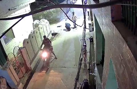 യുവാവ് വെടിയേറ്റ് വീഴുന്ന ദൃശ്യം