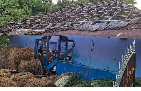 അപകടത്തില് തകര്ന്ന വീട്