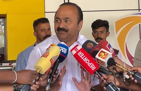 വിഡി സതീശന് മാധ്യമങ്ങളെ കാണുന്നു