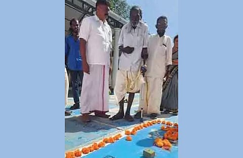 കല്ലറയ്ക്ക് മുന്നില് ആന്റണി