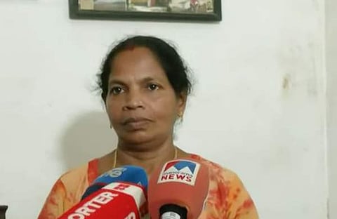 സതിയമ്മ/ ടെലിവിഷൻ ദൃശ്യം