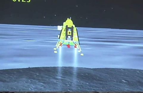 ചന്ദ്രോപരിതലത്തില് ഇറങ്ങുന്ന ലാന്ഡര് മോഡ്യൂളിന്റെ ചിത്രം, എഎന്ഐ