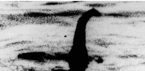 ലോക്നെസ് മോണ്സ്റ്ററിന്റേതായി പ്രചരിക്കുന്ന ചിത്രങ്ങളില് ഒന്ന്