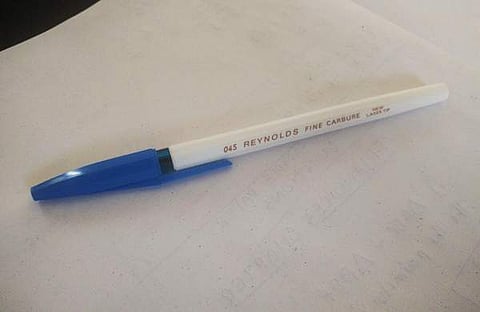 ഐക്കണിക് ബ്ലൂ ക്യാപ് പേന/ എക്സ്