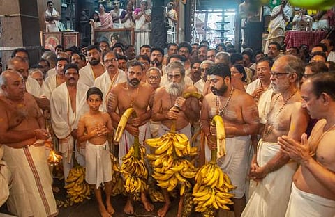 ഗുരുവായൂർ ക്ഷേത്രത്തിലെ കാഴ്ചക്കുല സമർപ്പണം