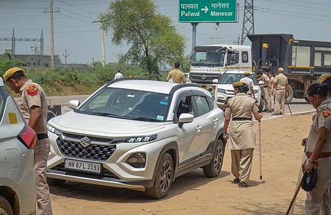 പൊലീസ് പരിശോധന നടത്തുന്നു/ പിടിഐ